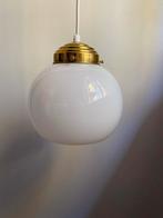 Vintage witte bol schoollamp melkglas glazen opaline globe, Huis en Inrichting, Lampen | Hanglampen, Glas, Ophalen of Verzenden