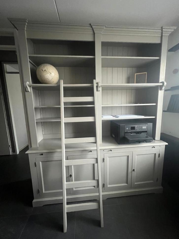 Taupe kleurige Boekenkast met Ladder, Huis en Inrichting, Kasten | Boekenkasten, Gebruikt, 150 tot 200 cm, 200 cm of meer, 25 tot 50 cm