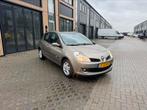 Renault Clio 1.6 16V 82KW dealer onderhouden km 136.000, Auto's, Euro 6, 4 cilinders, Beige, Origineel Nederlands