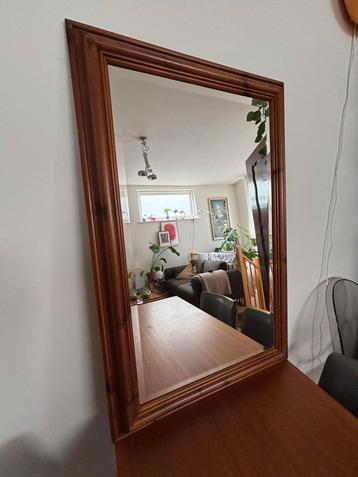 Mooie houten spiegel beschikbaar voor biedingen