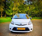 Toyota Aygo 1.0 12V Vvt-i 5DRS 2013 Wit airco, Voorwielaandrijving, 4 stoelen, Origineel Nederlands, Handgeschakeld