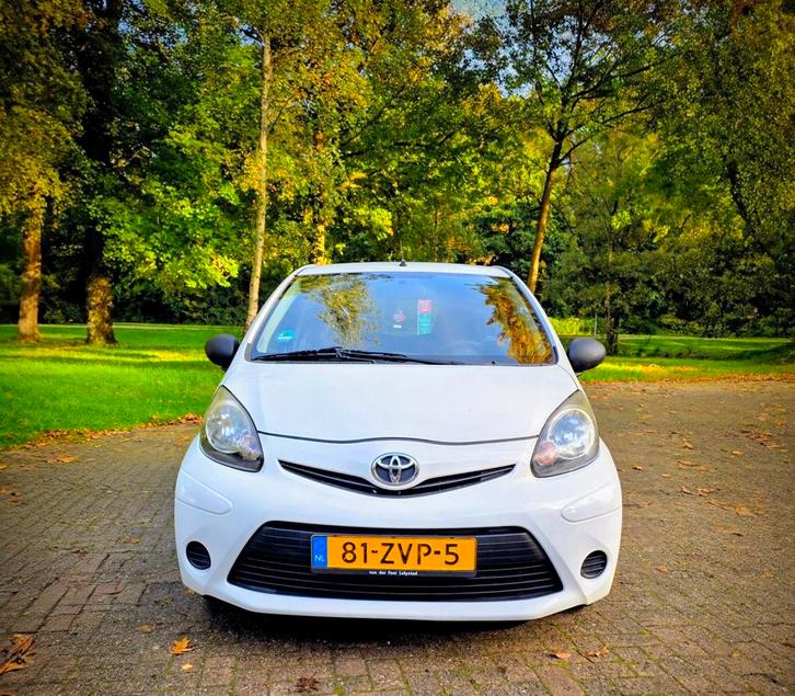 Toyota Aygo 1.0 12V Vvt-i 5DRS 2013 Wit airco, Auto's, Toyota, Particulier, Aygo, Benzine, A, Hatchback, Handgeschakeld, Origineel Nederlands