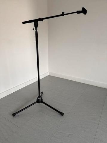 Microfoonstatief beschikbaar voor biedingen