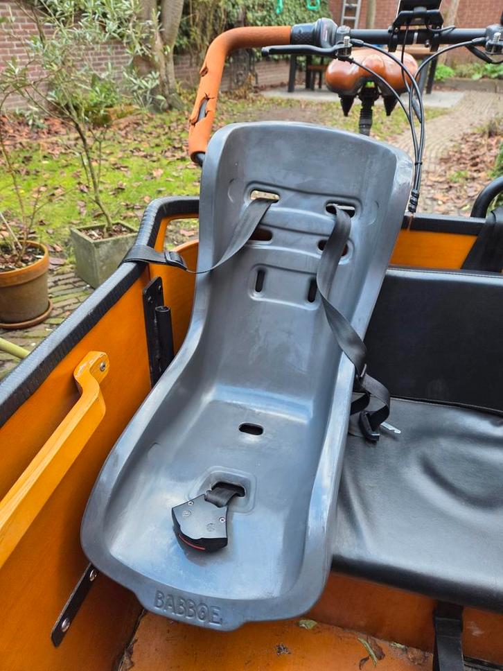 Babyschaal voor Bakfiets, Fietsen en Brommers, Fietsaccessoires | Fietsstoeltjes, Gebruikt, Voorzitje, 0 t/m 10 kg, Voetsteuntjes