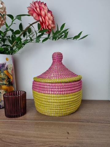 afrikaans opbergmandje multicolor handgemaakt uit Senegal beschikbaar voor biedingen
