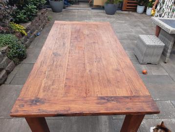 Mooie eettafel beschikbaar voor biedingen