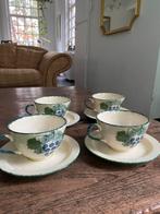 4 Poole Pottery kop en schotel set druivenmotief, Ophalen of Verzenden, Zo goed als nieuw, Overige stijlen, Kop(pen) en/of Schotel(s)