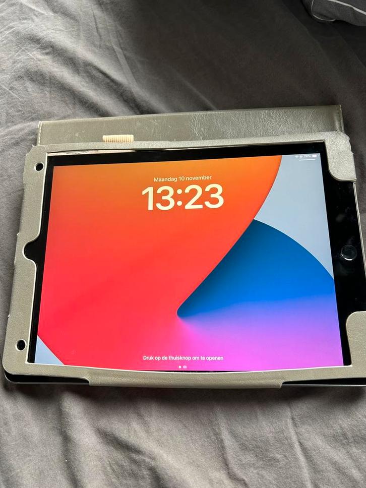 Apple ipad 8th gen 2020 32GB + hoes, Computers en Software, Apple iPads, Zo goed als nieuw, Apple iPad, 10 inch, 32 GB, Grijs