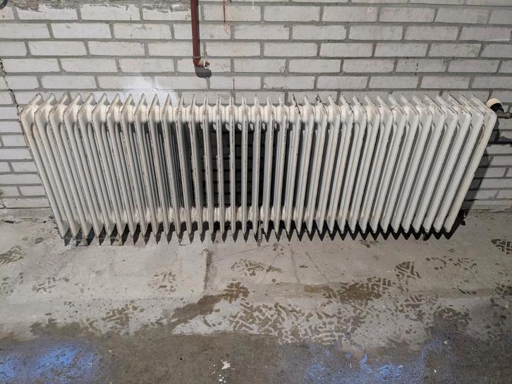 Oude Radiator - Klassiek Design, Doe-het-zelf en Verbouw, Verwarming en Radiatoren, Gebruikt, Radiator, 800 watt of meer, 30 tot 80 cm