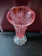 Boheemse Robijnrode overlay geslepen kristallen vaas, Antiek en Kunst, Antiek | Vazen, Ophalen of Verzenden