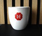 1 DE - Douwe Egberts - wit koffiekopje - koffiemok - spikkel, Huis en Inrichting, Keuken | Servies, Ophalen of Verzenden, Zo goed als nieuw
