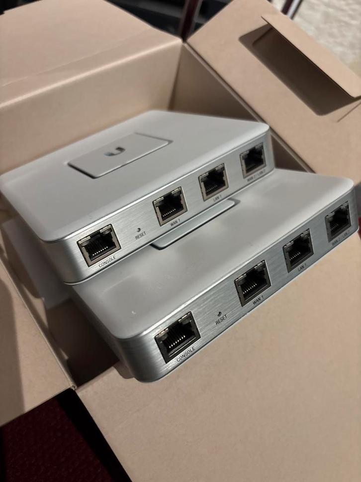 Unifi USG - 2x status onbekend opruiming, Computers en Software, Accesspoints, Gebruikt, Ophalen of Verzenden
