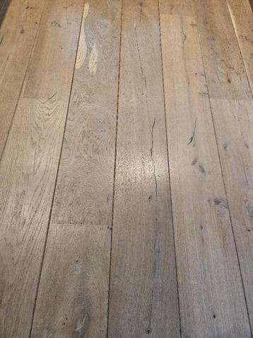 Houten vloer beschikbaar voor biedingen
