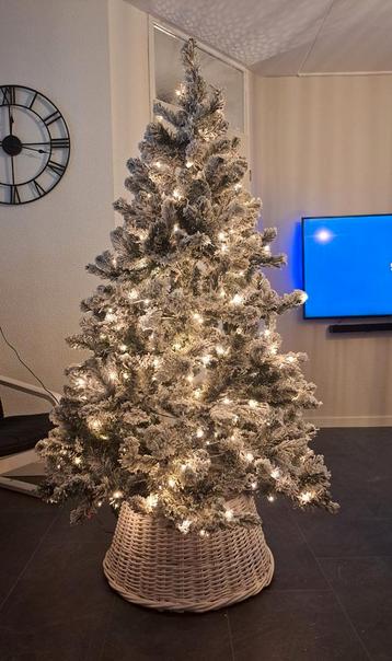Kunstkerstboom sneeuw met licht, Christmas Royale 180cm beschikbaar voor biedingen