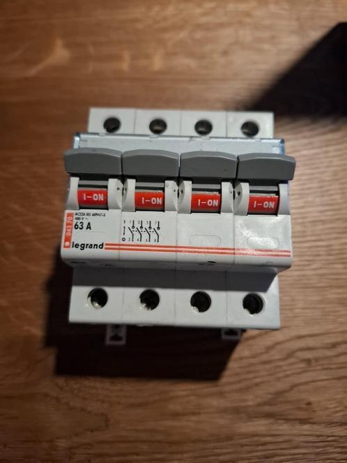 Diverse Legrand: C16, 63A, transformator, overspanningsbevei, Hobby en Vrije tijd, Elektronica-componenten, Zo goed als nieuw