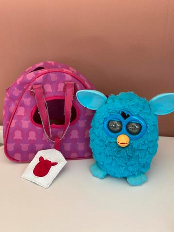 Furby Hasbro 2012 met tas beschikbaar voor biedingen