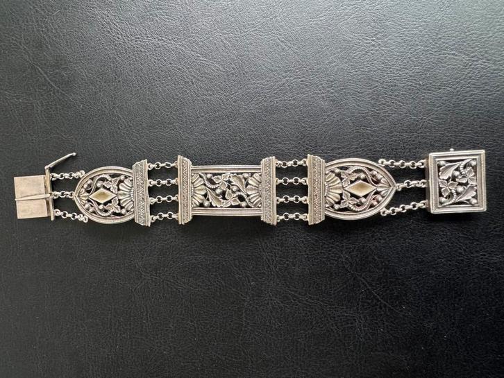 Antiek bewerkte zilveren armband, Antiek en Kunst, Antiek | Goud en Zilver, Zilver, Ophalen of Verzenden