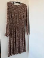Bruine jurk met bloemenprint - Emma, Kleding | Dames, Maat 38/40 (M), Bruin, Ophalen of Verzenden, Zo goed als nieuw