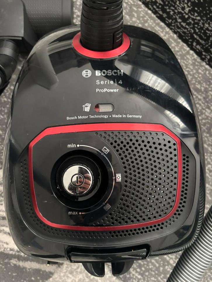 Zwarte Stofzuiger Bosch Serie | 4 - Werkt Goed - Schoon, Witgoed en Apparatuur, Stofzuigers, Gebruikt, Stofzuiger, Minder dan 1200 watt