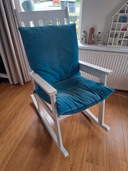 Mooie witte schommelstoel met kussens, Huis en Inrichting, Fauteuils, Zo goed als nieuw, Hout, Ophalen