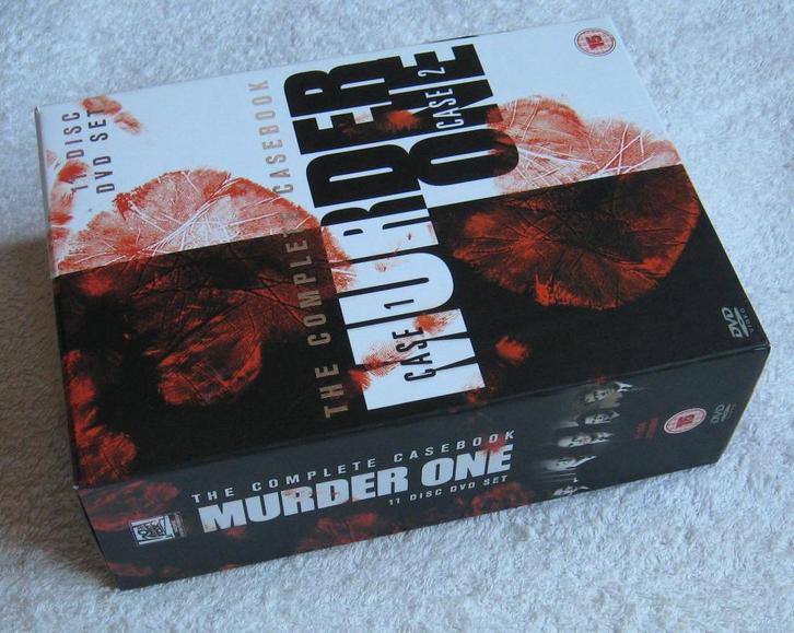 Murder One - Case 1 (6 disc) + Case 2 (5 disc) in luxe box, Cd's en Dvd's, Dvd's | Thrillers en Misdaad, Zo goed als nieuw, Detective en Krimi