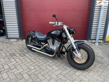 Suzuki VS 1400 Intruder Custom 230 achterwiel en 170 voorwie beschikbaar voor biedingen