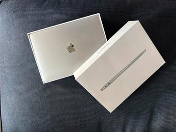 Apple Macbook Air 13.3 inch Silver grijs uitstekende staat! beschikbaar voor biedingen