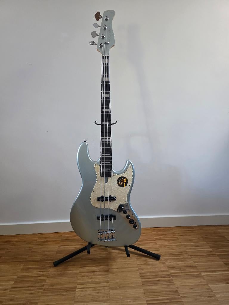 (Sire) Marcus Miller V7 Alder-4 LPB 2nd Gen, Muziek en Instrumenten, Snaarinstrumenten | Gitaren | Bas, Zo goed als nieuw, Elektrisch