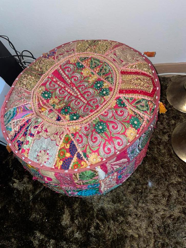 Kleurrijke Ibiza poef, Huis en Inrichting, Banken | Voetenbanken en Poefen, Zo goed als nieuw, 50 tot 75 cm, Minder dan 50 cm