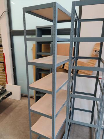 Stellingkasten beschikbaar voor biedingen