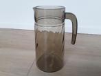 Vintage (water, sap)kan van rookglas, Arcopal (?), Huis en Inrichting, Keuken | Servies, Glas of Glazen, Ophalen of Verzenden