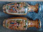 Te koop 2 vazen met Geisha's , 35,5 cm hoog, Ophalen of Verzenden