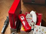 Rode Wii met rode controller + Wii Play Motion + bekabeling, Gebruikt, Ophalen of Verzenden