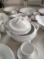 Rosenthal classicrose servies.€30gebracht<50km/>50km=€1perkm, Ophalen, Zo goed als nieuw