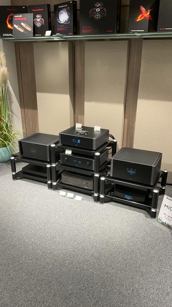 Michi P5 voorversterker+ 2 x m8 monoblokken., Audio, Tv en Foto, Stereo-sets, Zo goed als nieuw, Overige merken, Ophalen