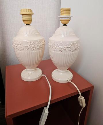 Twee Wedgwood Staande Lampen beschikbaar voor biedingen