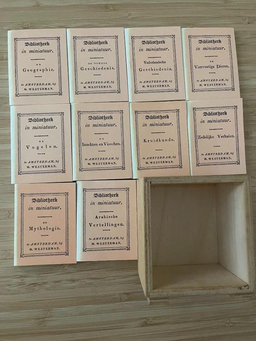 Bibliotheek in miniatuur 10 delen in houten cassette], Boeken, Overige Boeken, Gelezen, Ophalen of Verzenden