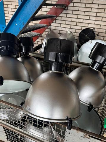 Partij Industriële Stalen Lampen (25 stuks) beschikbaar voor biedingen