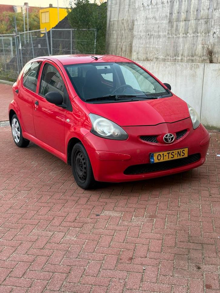 Toyota Aygo 1.0 12V Vvt-i 5DRS 2007 Rood, Auto's, Toyota, Particulier, Aygo, Benzine, A, Hatchback, Handgeschakeld, Origineel Nederlands