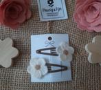 2 klikklak speldjes bruin 5 cm met beige/gebroken wit bloem, Ophalen of Verzenden, Nieuw