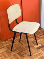 Revolt stoel, Huis en Inrichting, Stoelen, Ophalen, Gebruikt, Vier