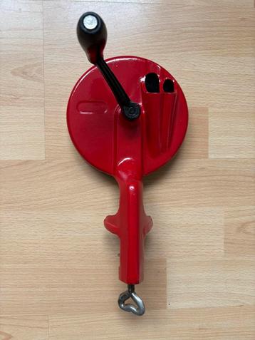 Antieke PeDe snijbonenmolen beschikbaar voor biedingen