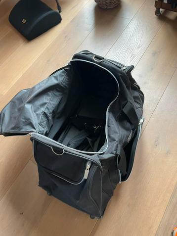 Weekend tas op wieltjes beschikbaar voor biedingen