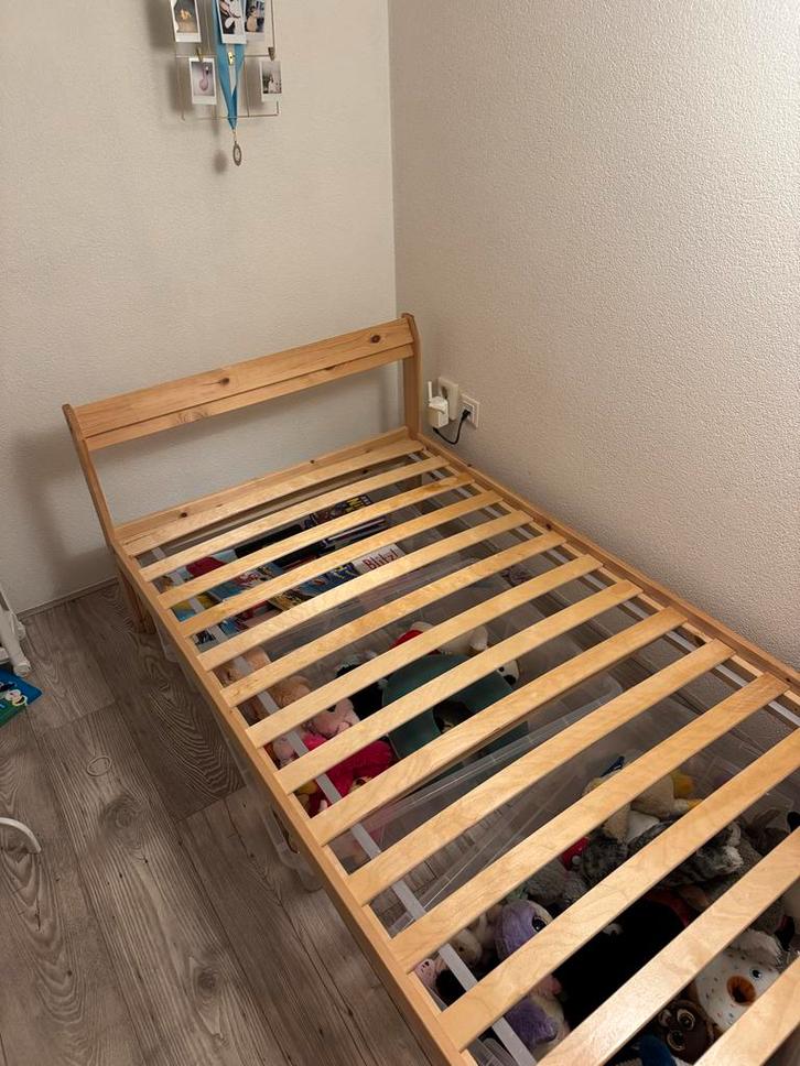 IKEA Neiden eenpersoons bedframe met lattenbodem, Huis en Inrichting, Slaapkamer | Bedden, Gebruikt, Eenpersoons, 90 cm, 200 cm