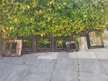 Diverse oude, stalen dakramen beschikbaar voor biedingen