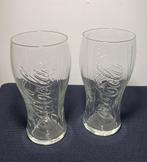 2 Glazen met verticaal de tekst Coca-cola. H. 14,5 cm., Ophalen of Verzenden, Zo goed als nieuw, Frisdrankglas