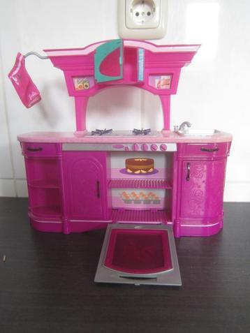 barbie poppenhuis meubeltjes  beschikbaar voor biedingen