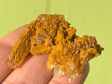 Kwarts overgroeid met veel Limoniet mineralen beschikbaar voor biedingen
