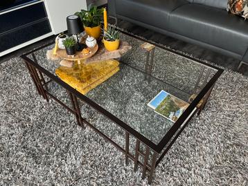 Chique salontafel met 2 glazen bladen (incl thuis bezorgd*) beschikbaar voor biedingen