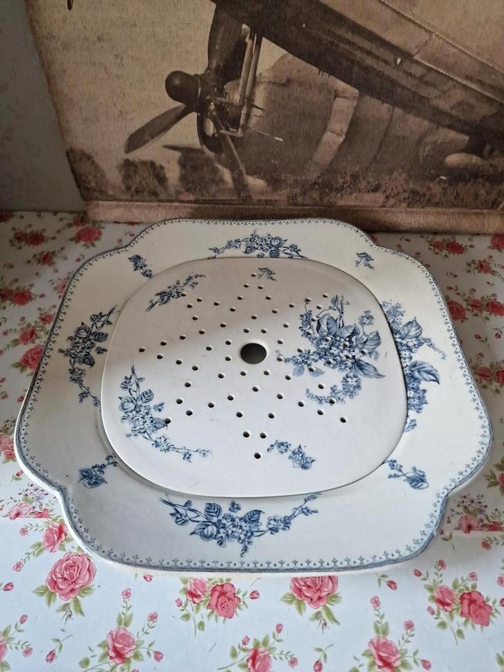 Uitlekschaal met treef meibloem petrus regout, Antiek en Kunst, Antiek | Servies los, Ophalen of Verzenden